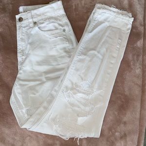 American Eagle White ripped jeans